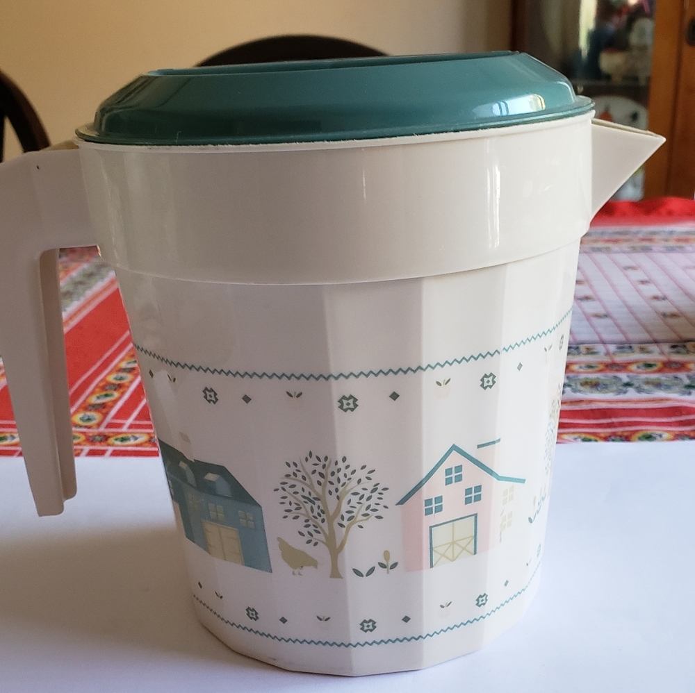 Packerware Farm Home Design Pitcher 48 Oz 1.5 Qt Plastic 5.75” T X 6”